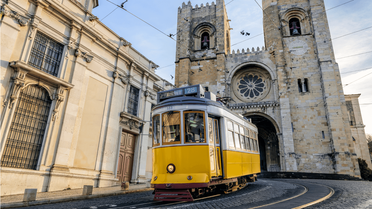 Lisbon Full Day Tour – up to 6 people