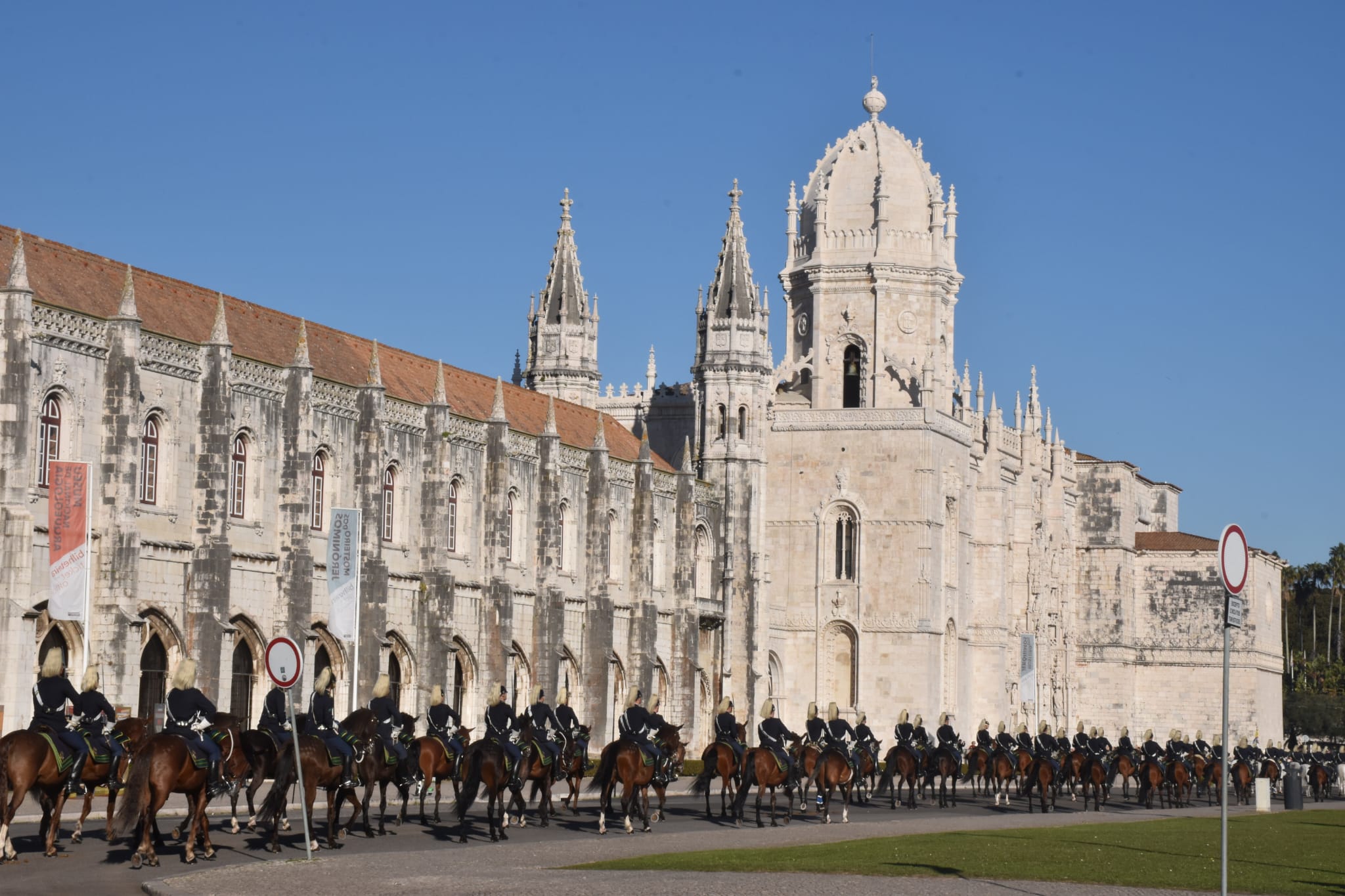 Lisbon Full Day Tour – up to 6 people