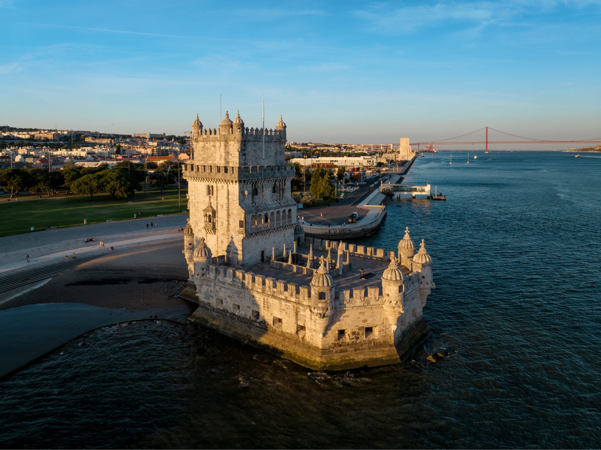 Lisbon Full Day Tour – up to 6 people
