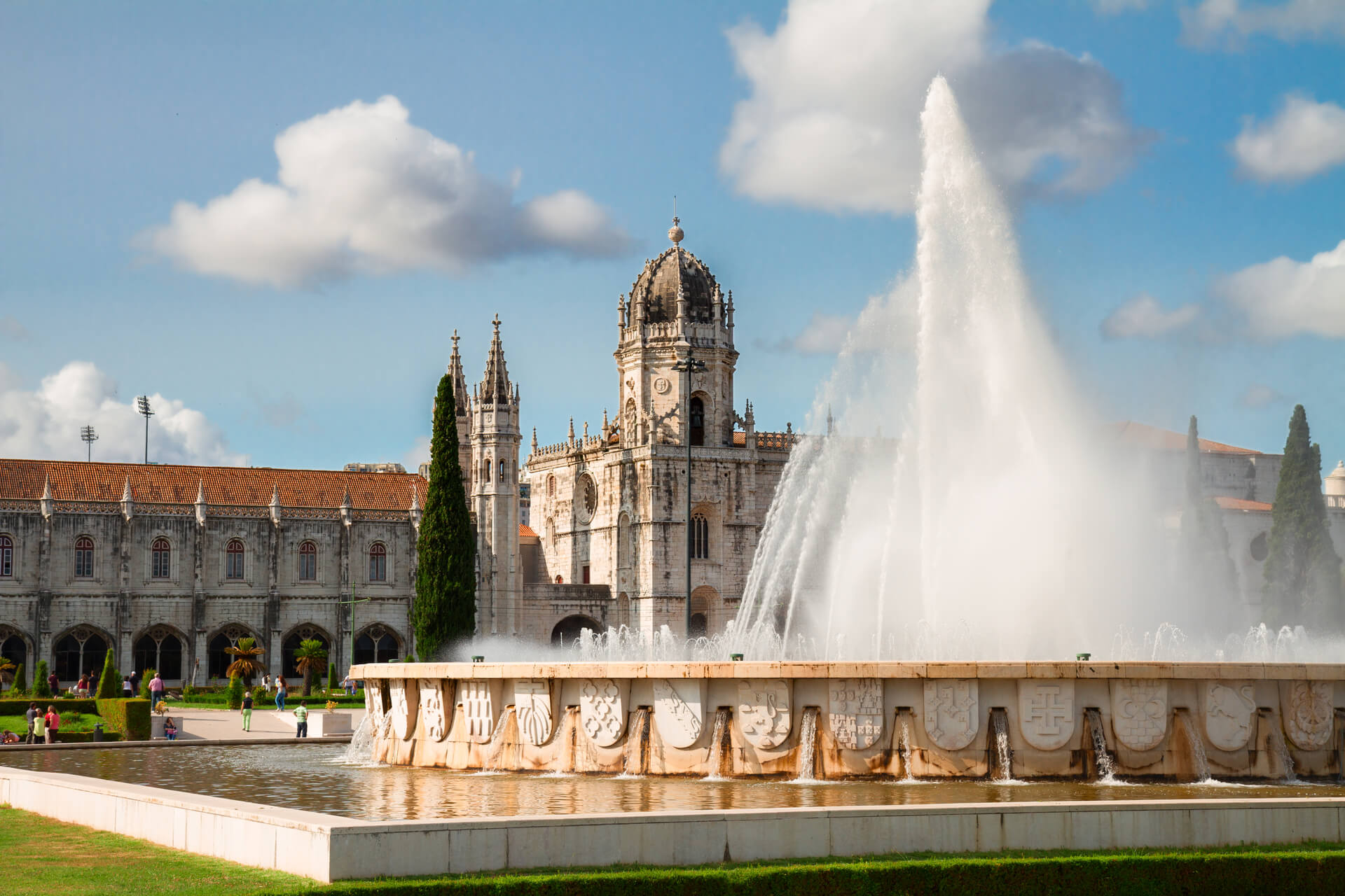 Lisbon Full Day Tour – up to 6 people