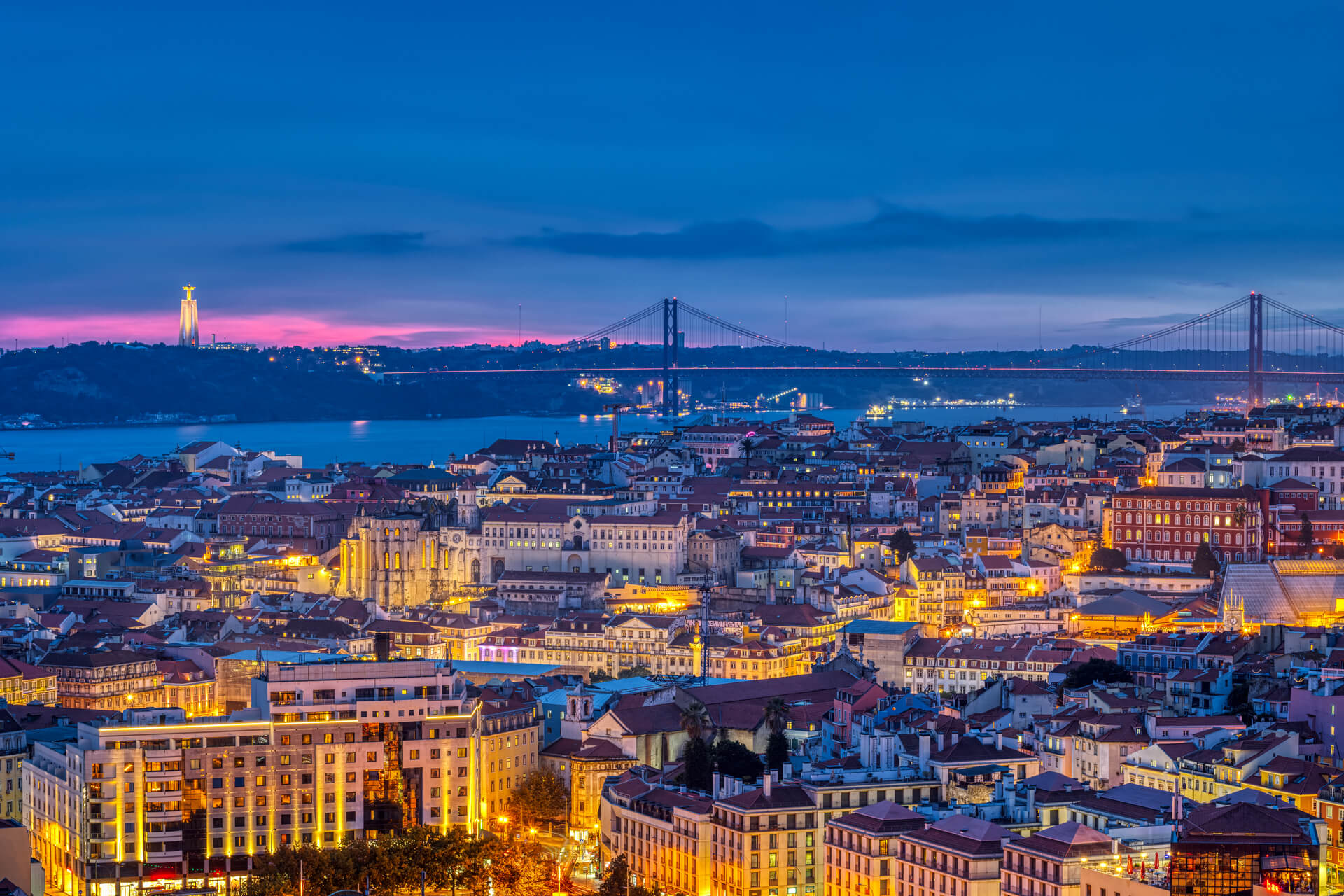 Lisbon Full Day Tour – up to 6 people